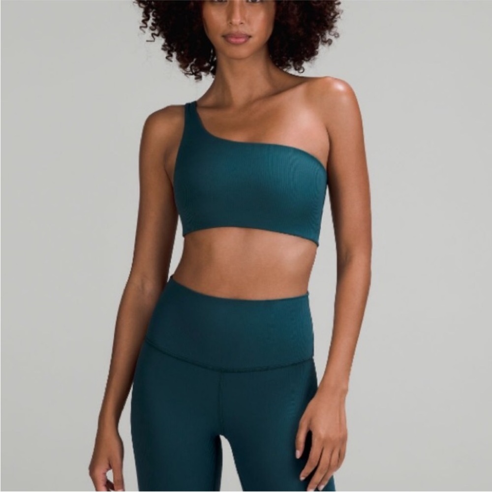 Lululemon Ribbed Nulu Asymmetrical Yoga Bra
Light Support
